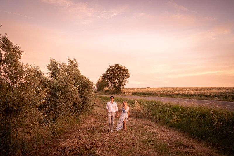 valensole photoshoot engagement couple photographer lavender fields provence