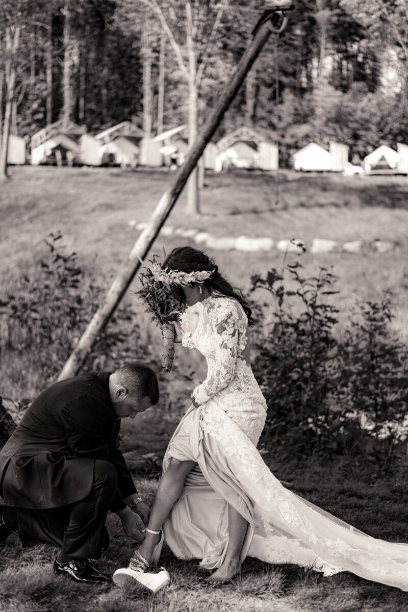Candid wedding photography at Longlook Farm wedding venue in New Hampshire.