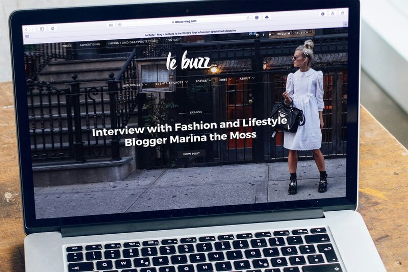 Le Buzz website on another laptop