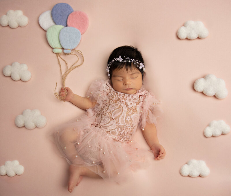 EvaMaganaPhotographynewbornsessiongirlfirstbirthdayphotographysessionstudio (11 of 11)