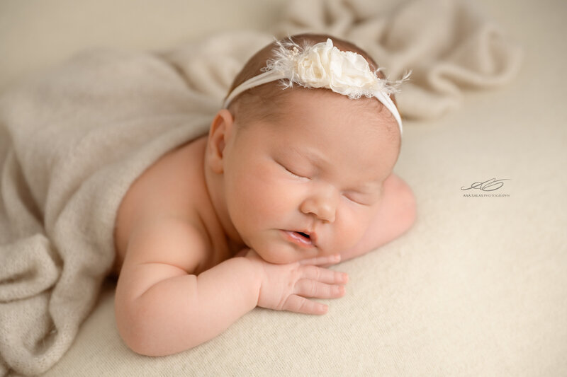 Edmonton Newborn Photography baby rolls cloesup