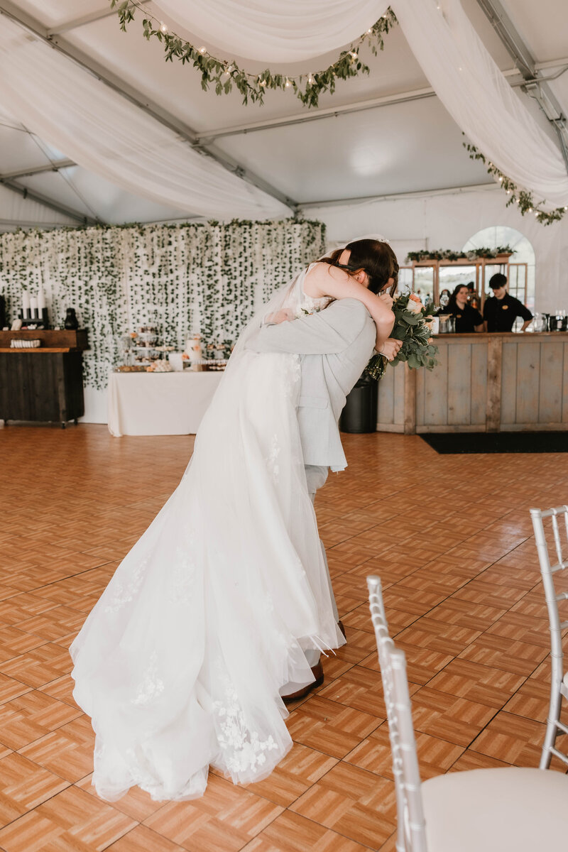38-Makayla and Phillip - Wedding - Ann Arbor Michigan Photographer - Waldenwoods Howell