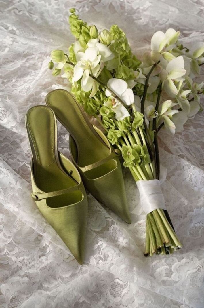 lace wedding dress of seattle bride