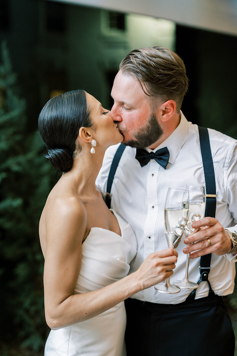 Modern and chic spring wedding at a Historic Mansion with Water Views | Glen Foerd on the Delaware | Philadelphia PA | Denise Marie Photography | Editorial Wedding Photographer based in Philadelphia PA