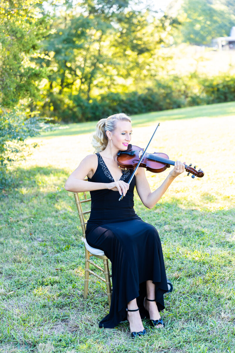 a violinist playing during a wedding reception in Southern Kentucky