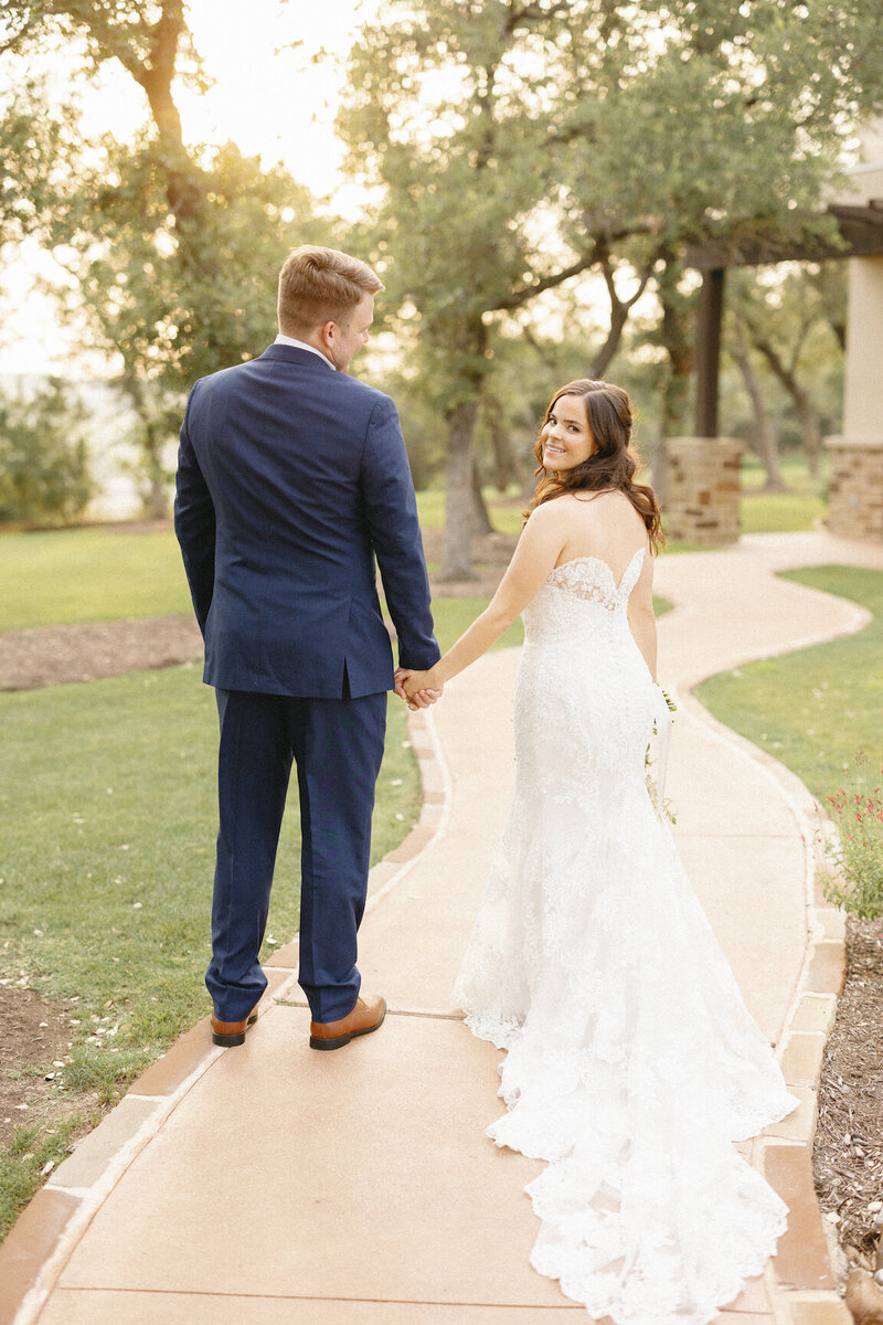 Film wedding photography of couple at Canyonwood Ridge surrounded by oak trees