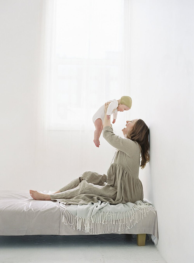 seattle-studio-motherhood-session-Jacqueline-Benet_0009