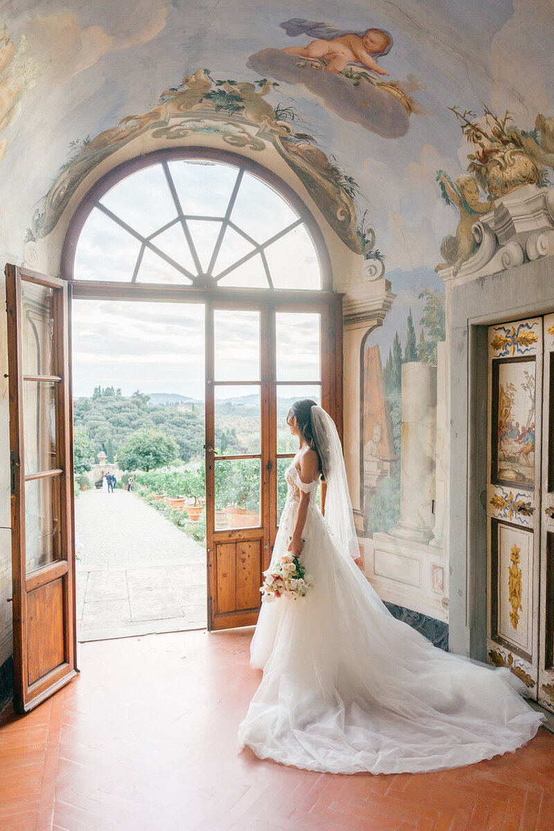 bride photos villa medicea di lilliano florence tuscany wedding events luxury photographer