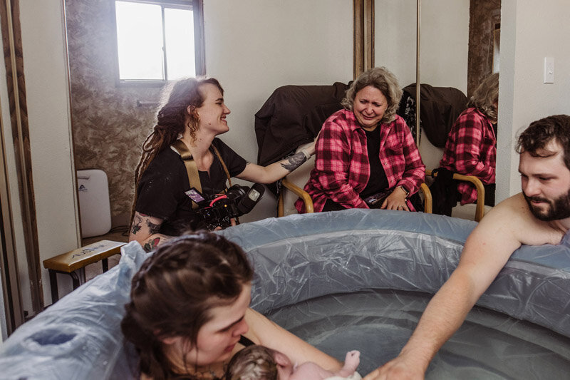 portland-birth-photographer-natalie-broders-at-a-home-birth-2024-4