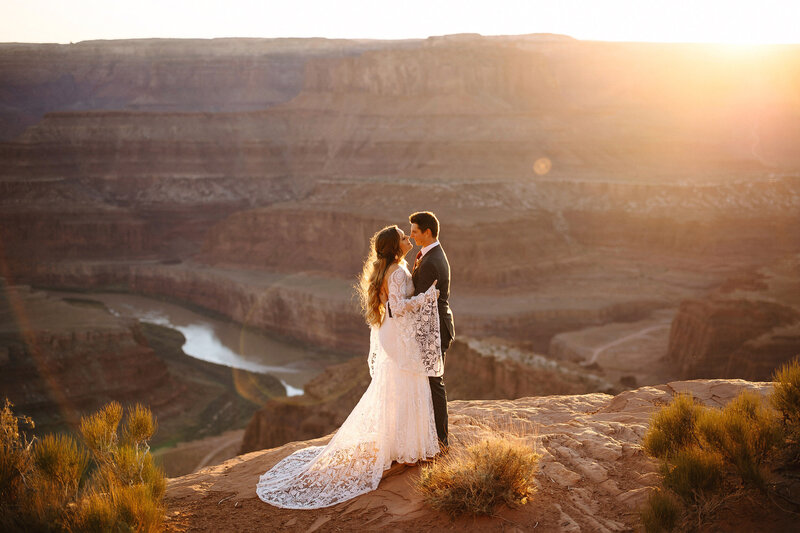 Moab Elopement Wedding Photographer Deadhorse State Park Utah National Park Elope Bride Inspiration Scenic Spots Liz Osban Photography 001