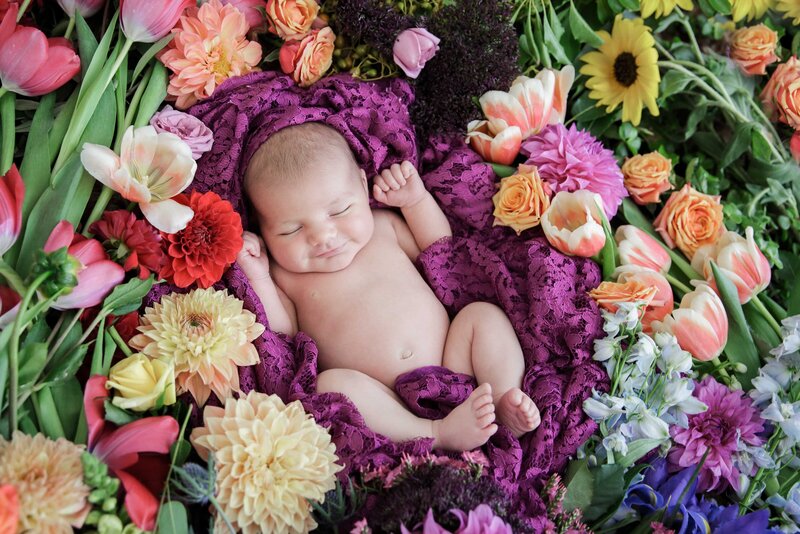 newborn-with-flowers