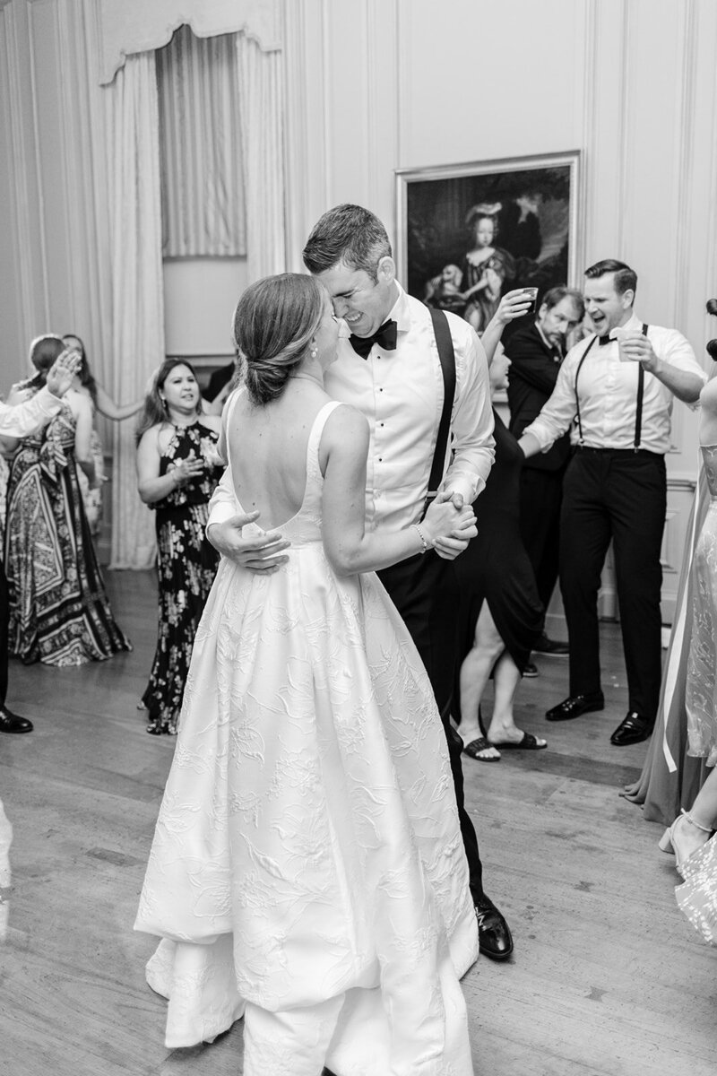 groom-bride-wedding-dance