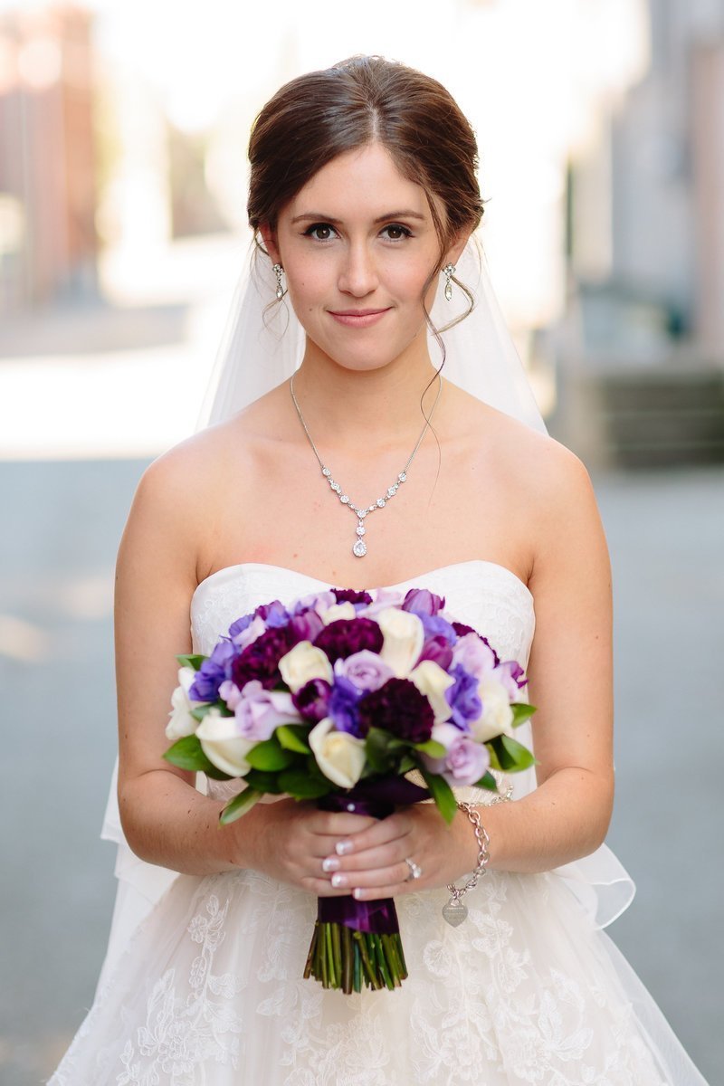 snohomish wedding photographer photographs bride in everett