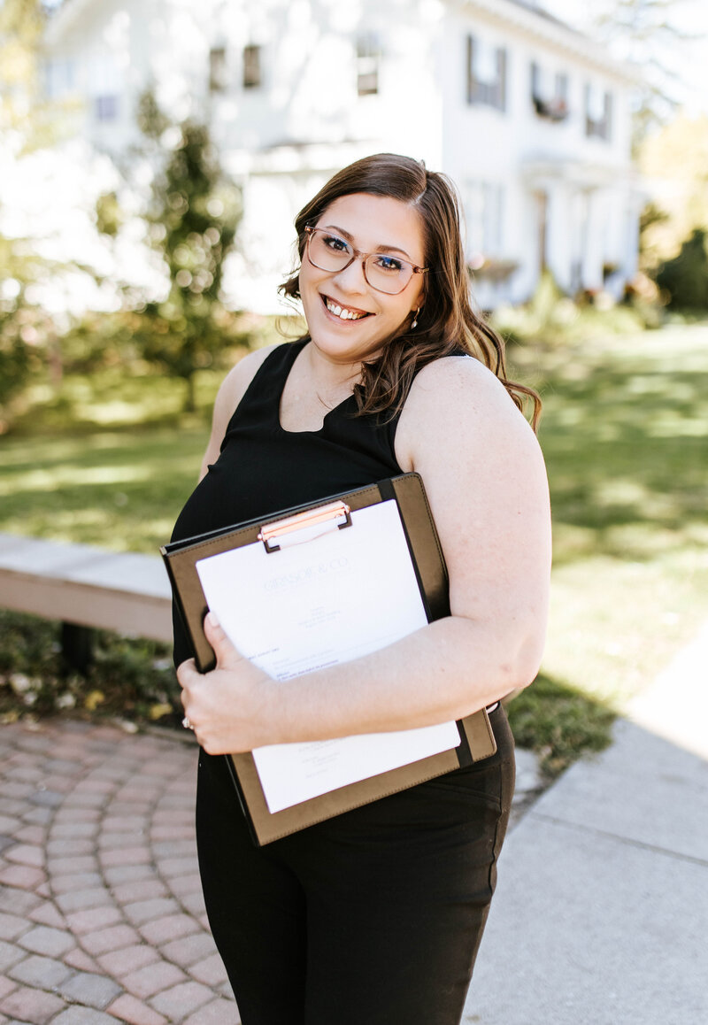 Professional headshot of Heather Arra, founder of Girasole & Co. Weddings—expert wedding planner in Columbus, Ohio. Helping engaged couples create stress-free, beautifully curated weddings with personalized planning and flawless execution.