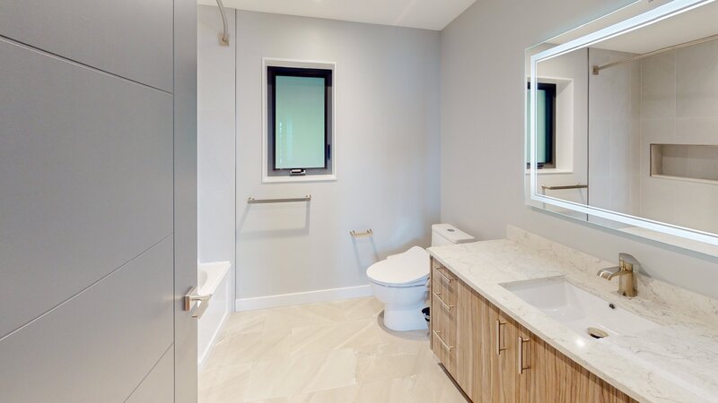 5575-Hoonson-Rd-Pender-Island-Bathroom 1