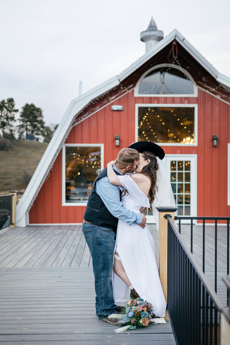 Anna+Kyle-TerraSancta-CatholicWedding-RapidCity-MuleyHillLodge-Deadwood-WanderingWildeMedia-Weddings-558