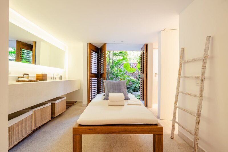 04-1-3-Careyes-Mexico-Properties-El-Careyes-Club-and-Residences-14-3BD-Bathroom-1028