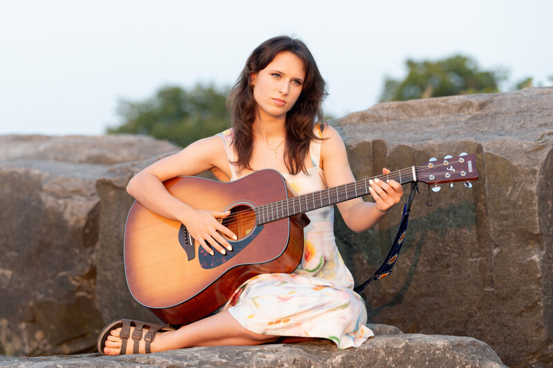 girl with guitar senior portrati at edgewater beach