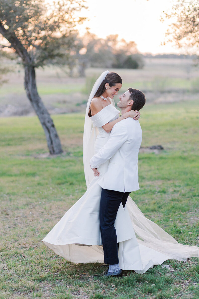 Emily-and-Colton-2024-Ma-Maison-Wedding-Venue-in-Dripping-Springs-Texas-073