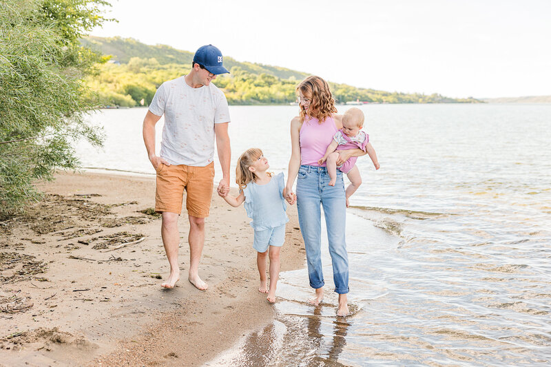 2025 Krystal-moore-photography-buffalo-pound-beach-mini-family-22