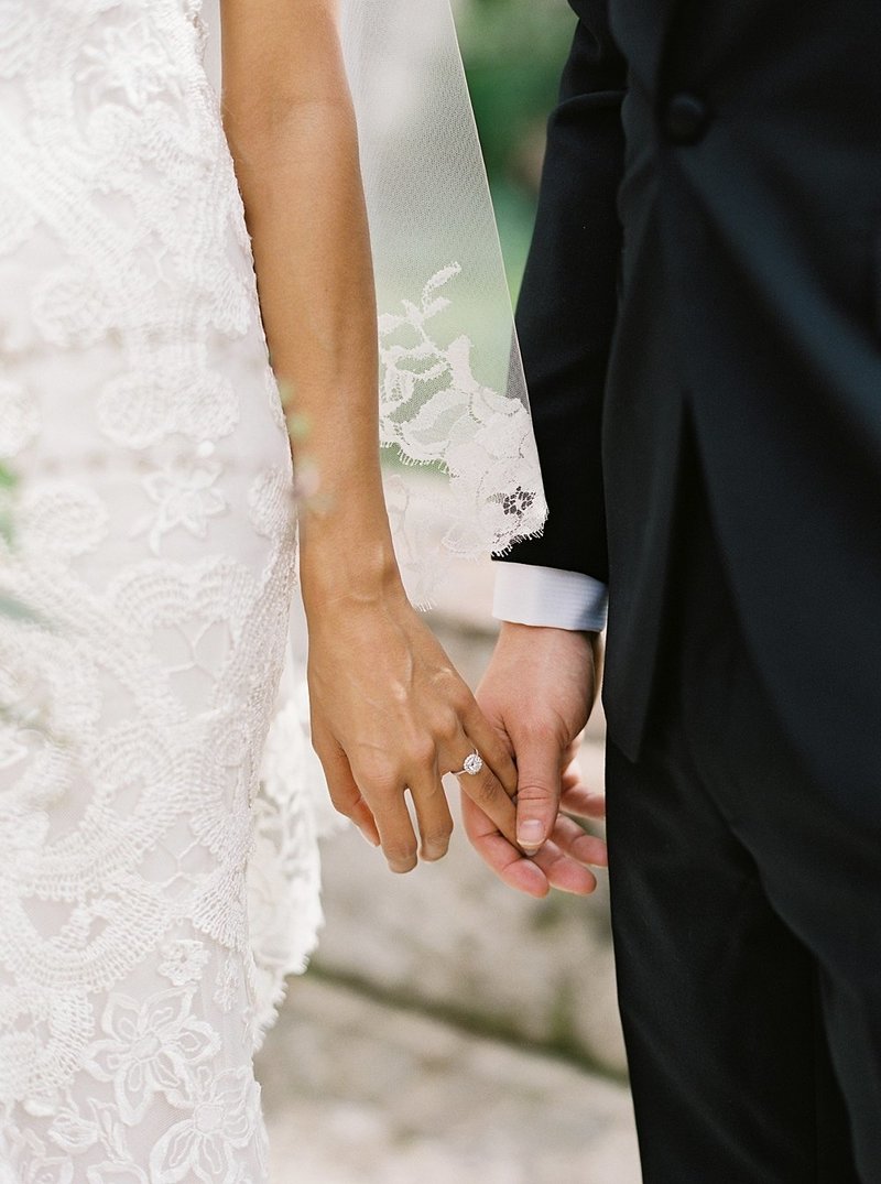 18-bride-and-groom-hands-picture