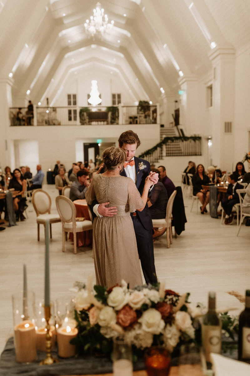 Etre farms Michigan wedding venue saint joseph st luxury barn all inclusive photography photographer -88