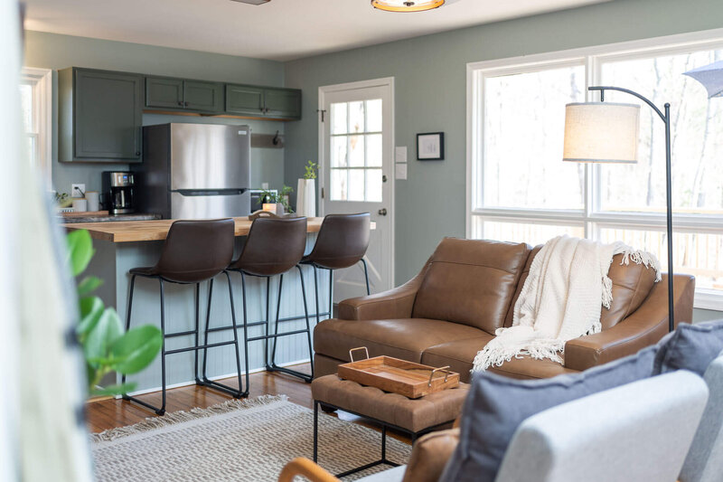 Cabin-Airbnb-by-holliday-lake-state-park-appomattox-farmville-virginia-02