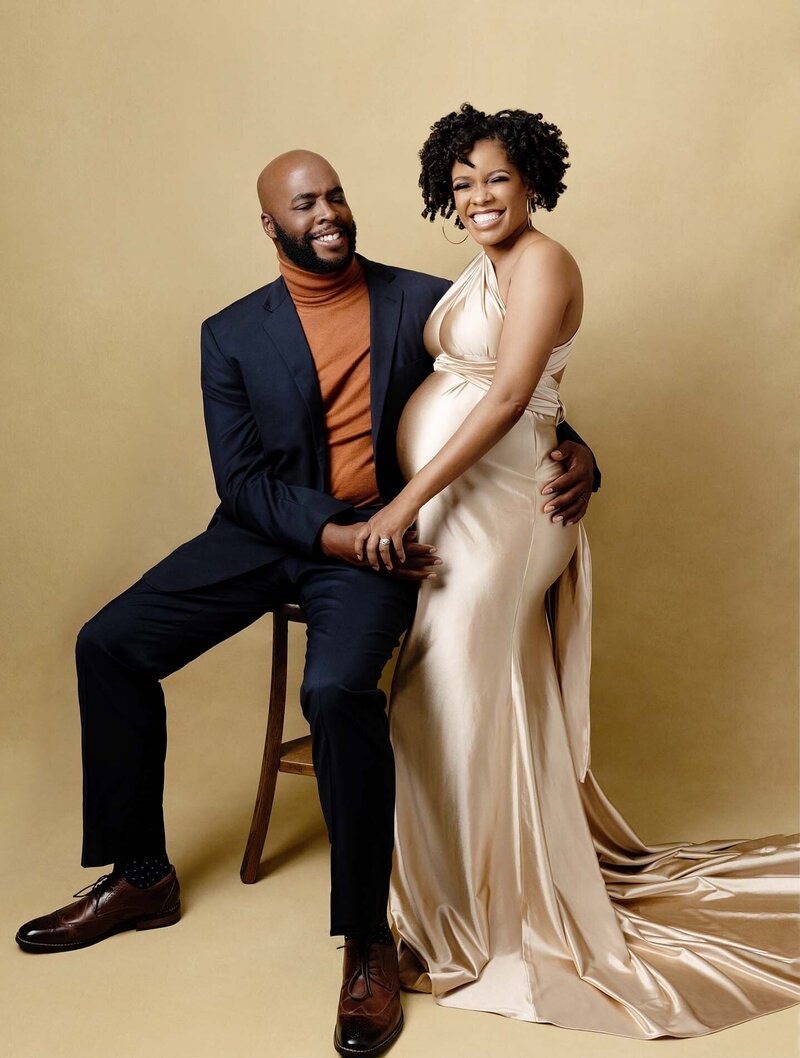 15 Unique Maternity Picture Ideas For Black Couples