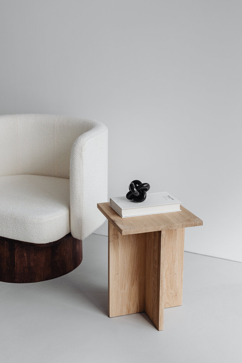 kaboompics_modern-oak-side-table-armchair-with-light-boucle-fabric-minimalist-interior-book-26059