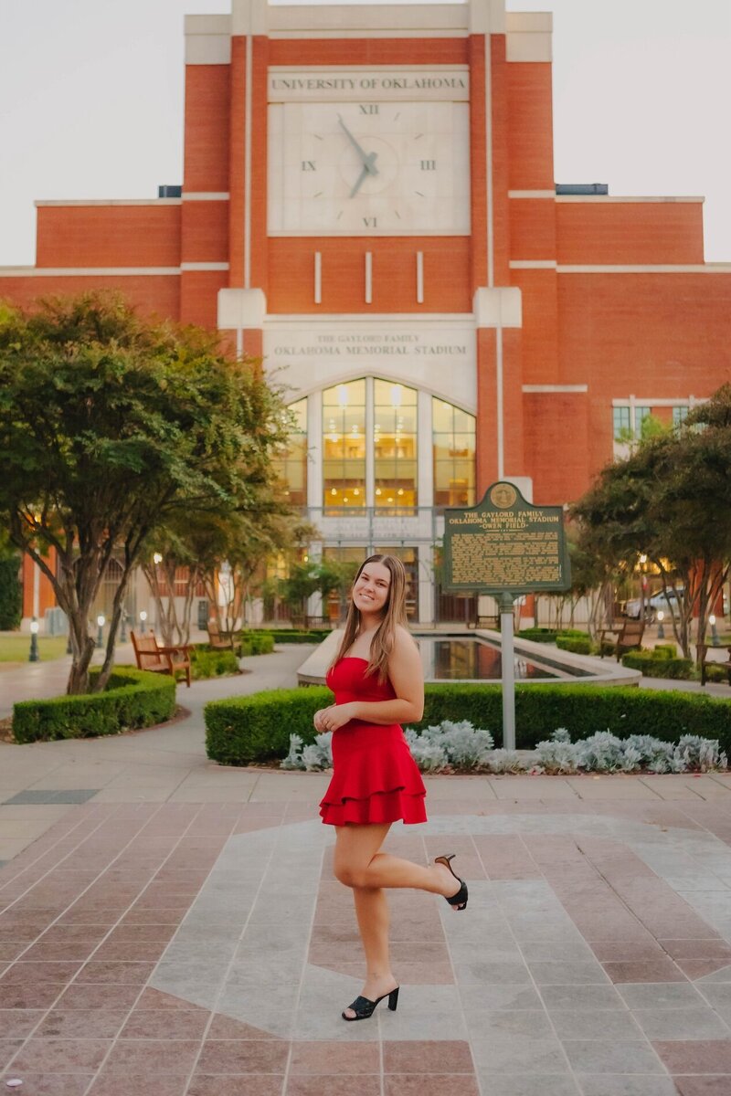 girl posing for senior portraits in dallas texas