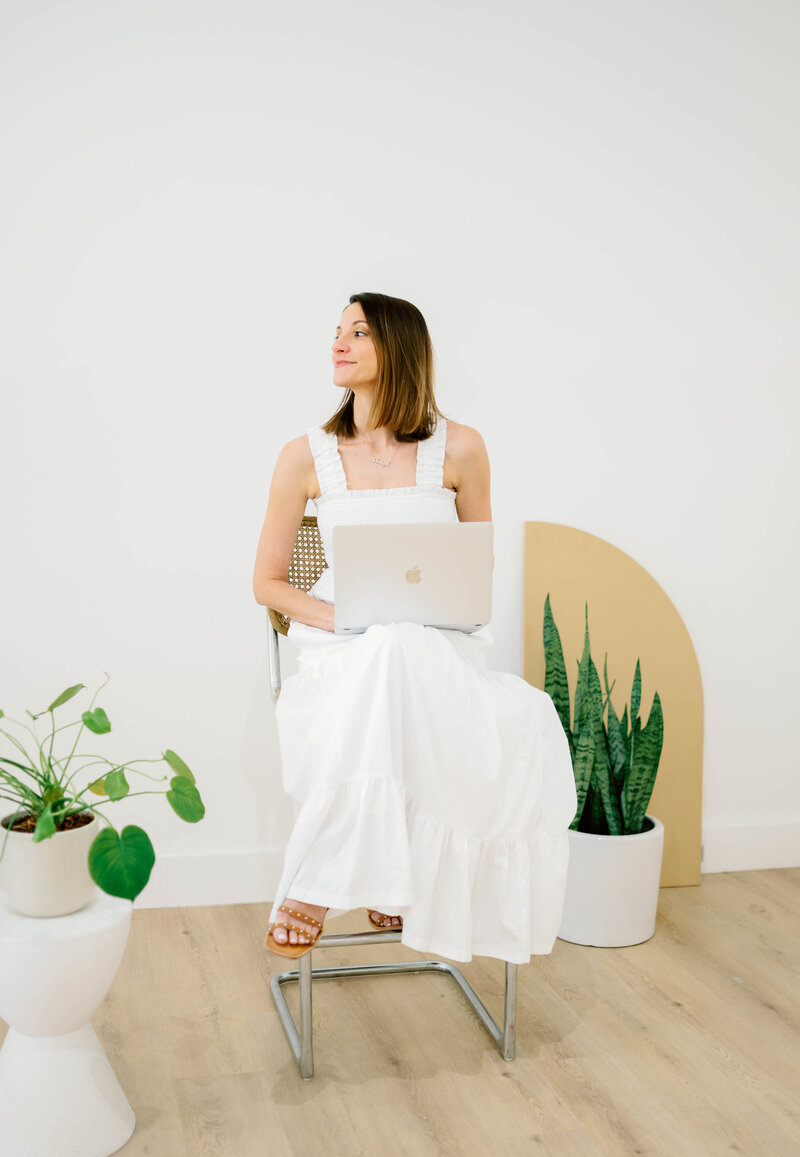 Women on her computer
