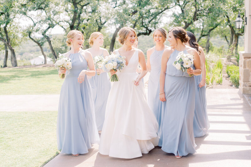 Wedding party photos beneath oak trees at Canyonwood Ridge