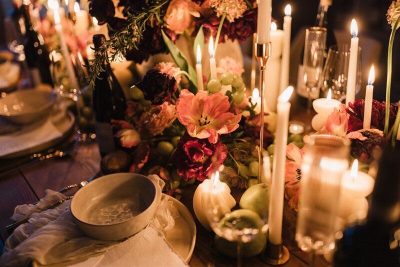 Modern baroque wedding table with sculpture, candles, and hellebore