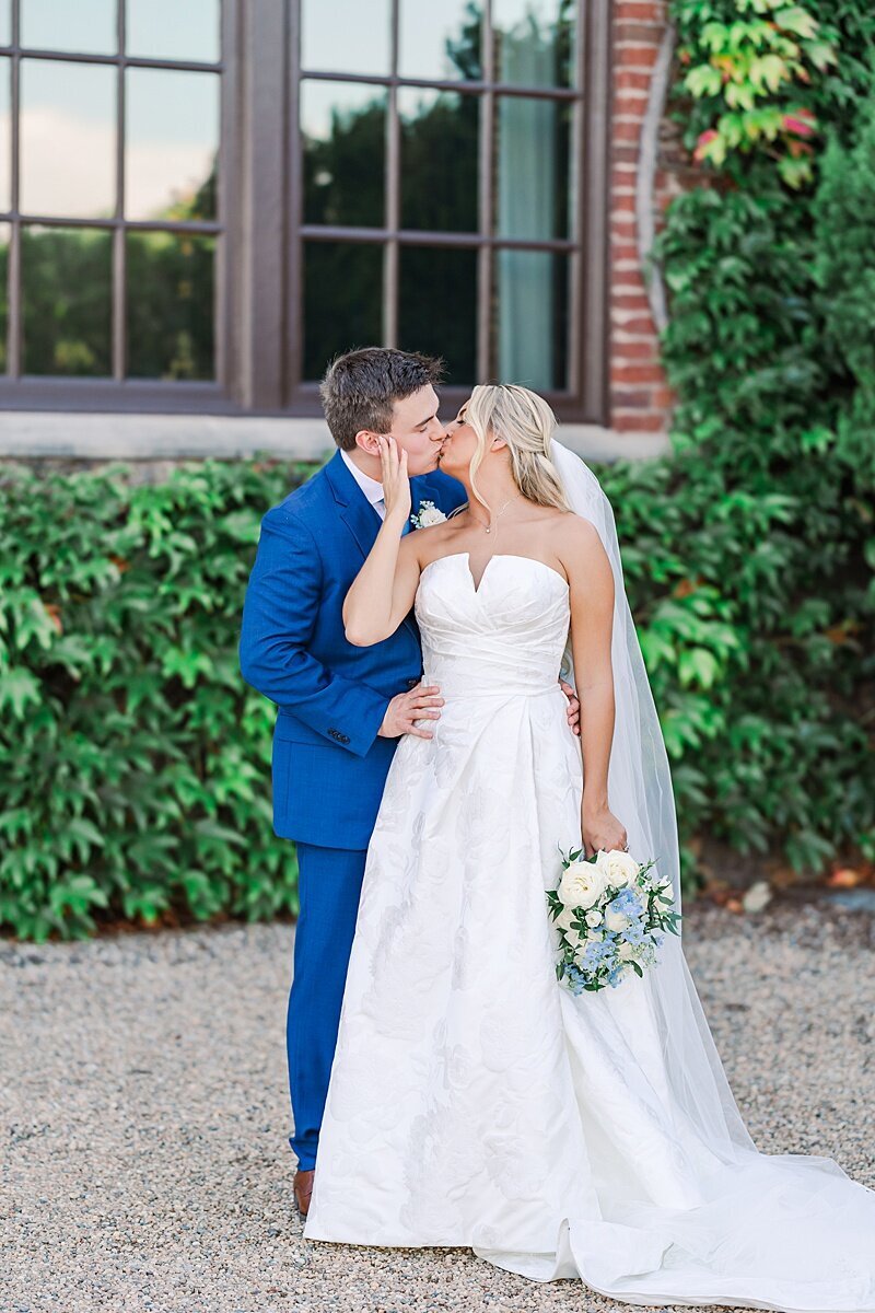 dover-hall-wedding-photography-bridal-party-posing-in-the-beautiful-dover-hall-grounds