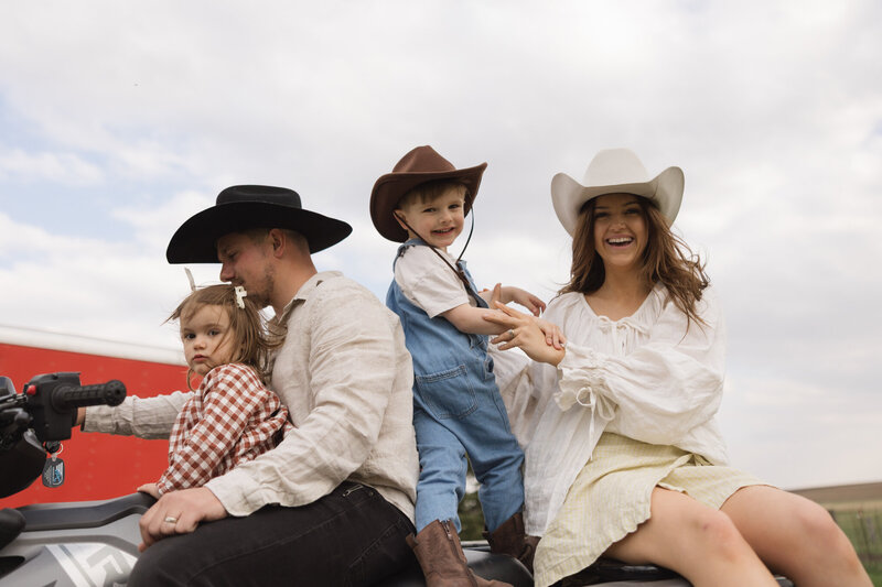 farm family photos, midwest family photographer, documentary photographer, sioux falls family photographer, rcc photography-58