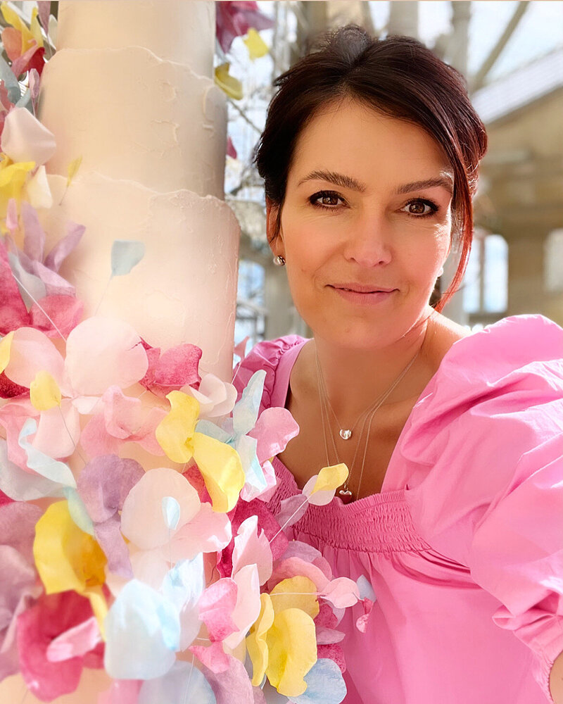 Bella the founder of Bella & Bean Creative Cake Design - award winning cake artist