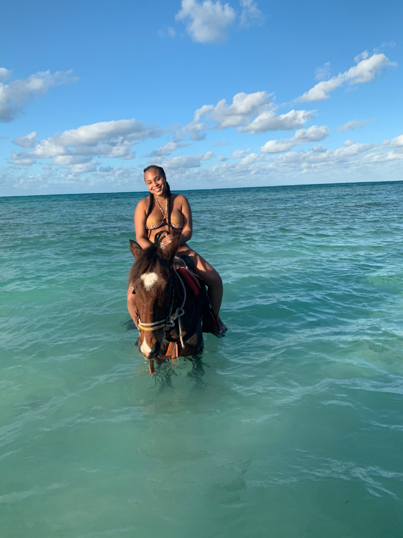 Akilah in Turks_Caicos(3)
