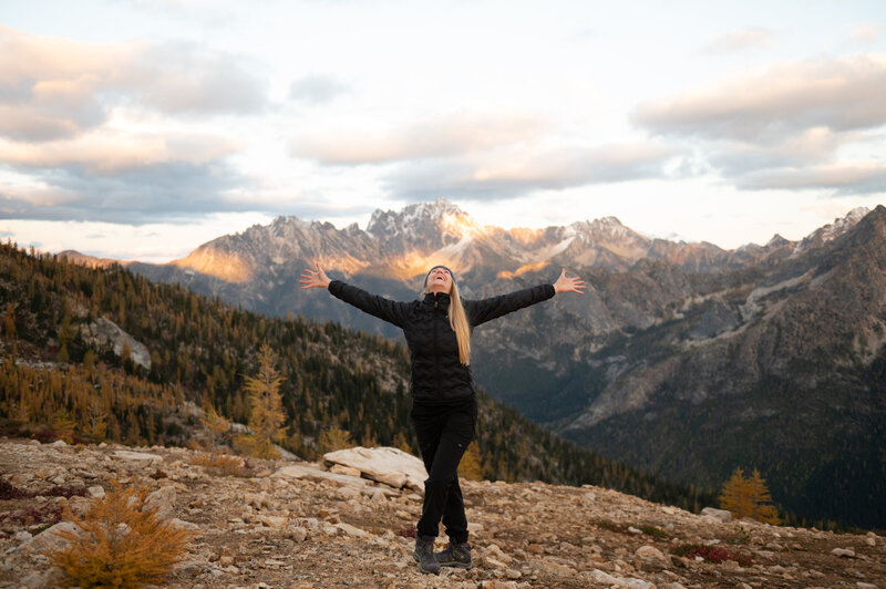 A women is joyful in the North Cascade mountains