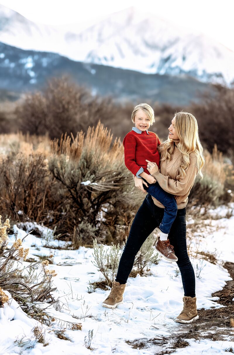 A photographer named Kelly Elizabeth posing for her headshot to display on her website.