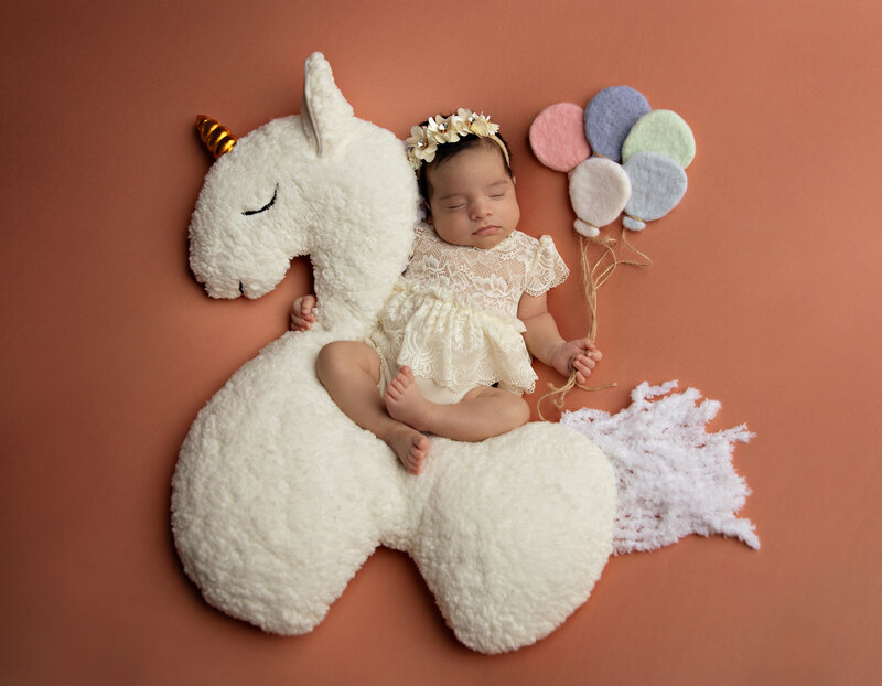 EvaMaganaPhotographynewbornsessiongirlfirstbirthdayphotographysessionstudio (16 of 8)