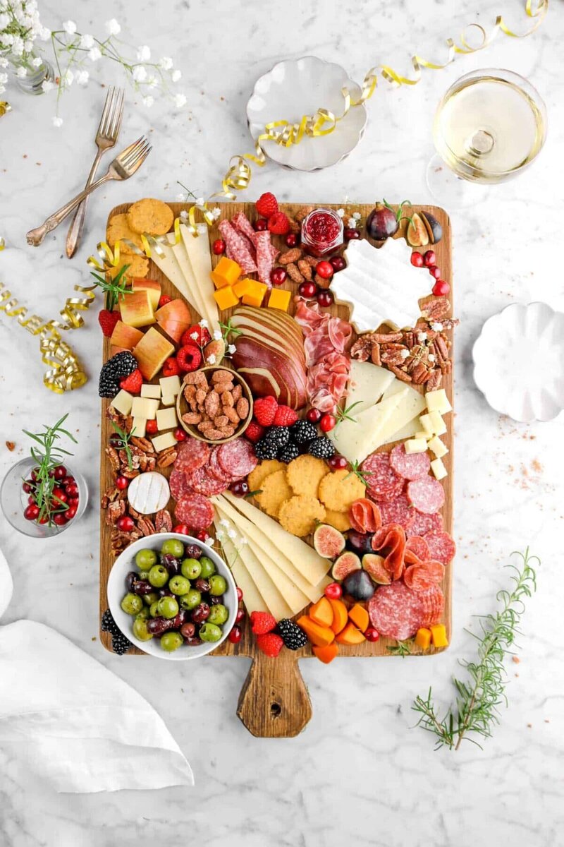 holiday-charcuterie-board-15-e1640543549975