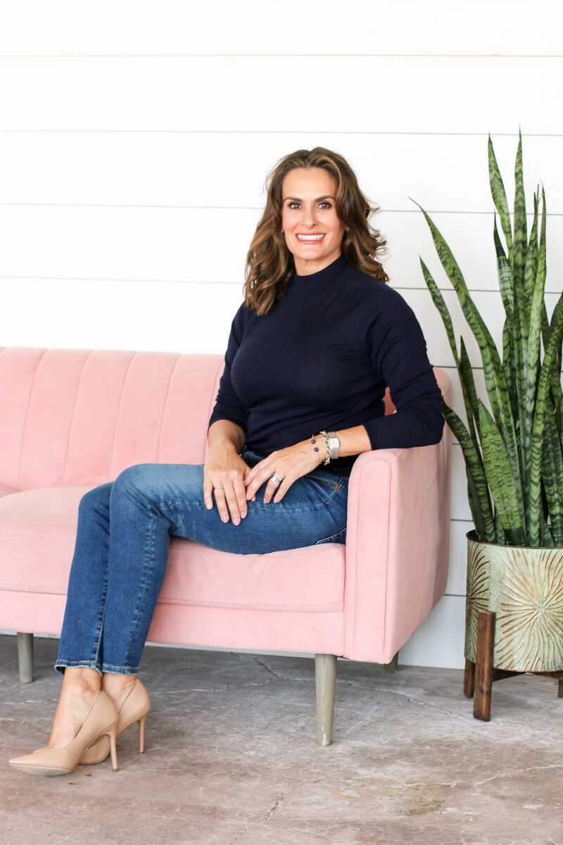 Elle Banks on Pink Couch - Organizational Change Coach in Denver, Co - Elle Banks Coaching