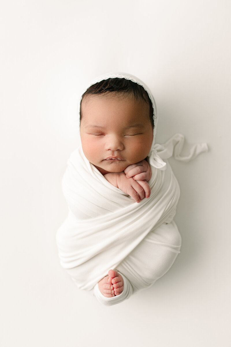 Baby session wrapped in muslin blanket it studio 43558 area 
