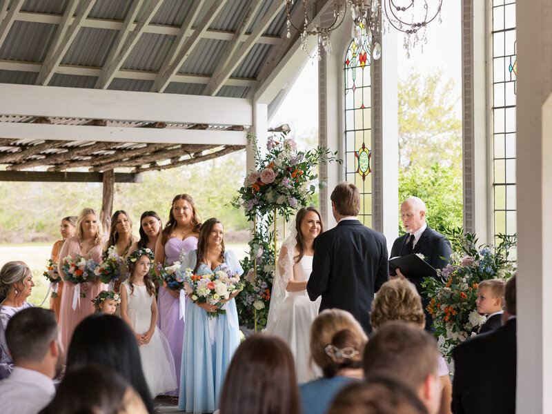 exchanging-vows-at-the-gruene-estate