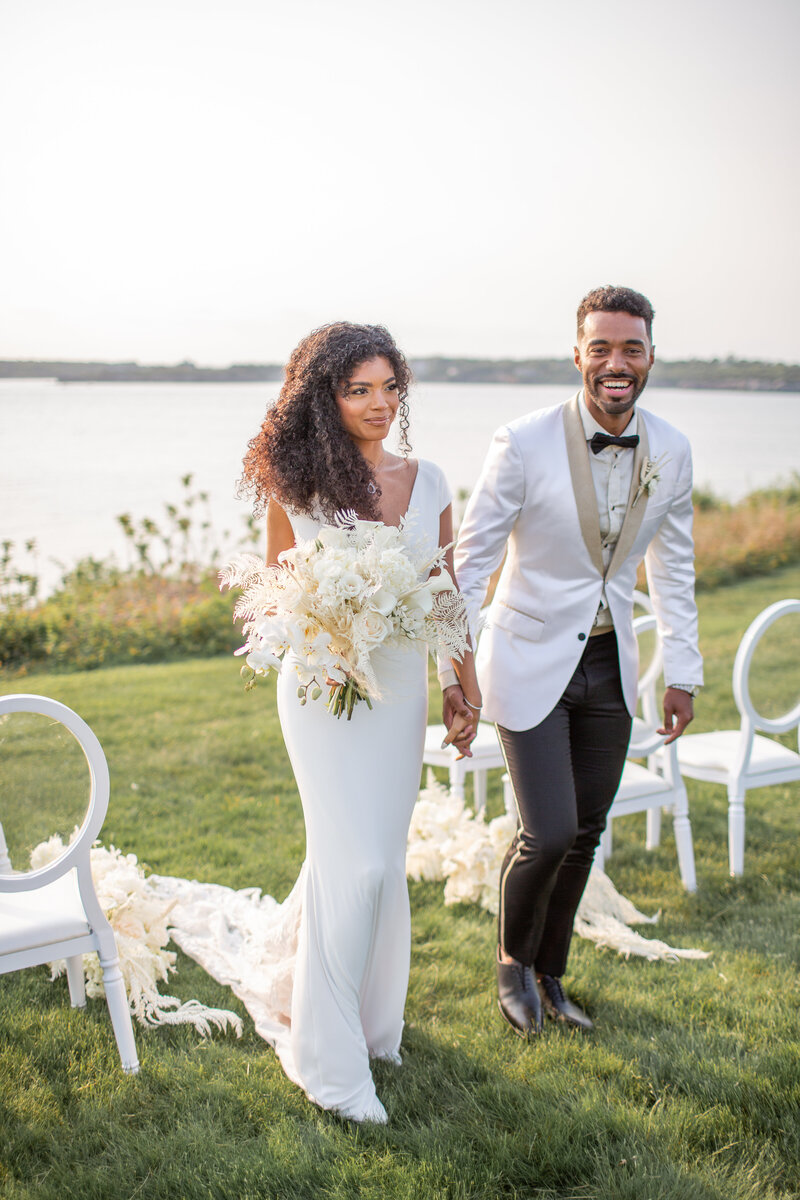 OceanCliffNewport_bleachedfloralweddingstyledshoot_CharityHopePhotography-245
