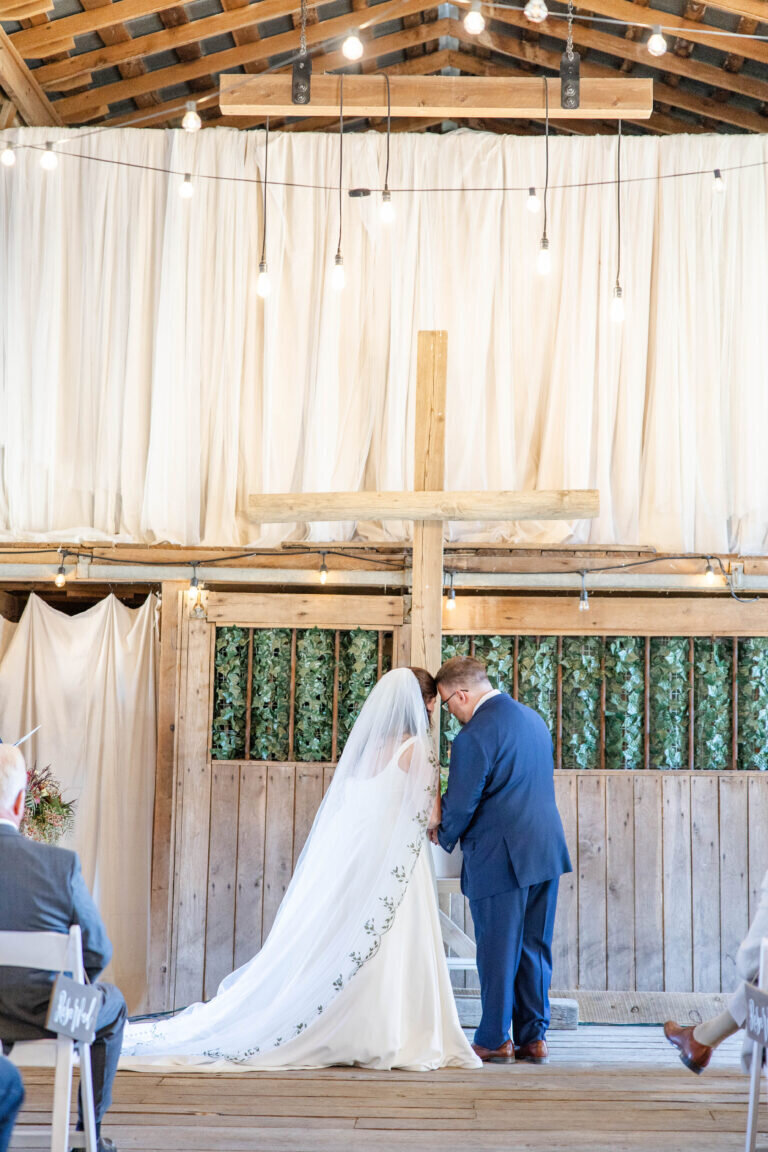 TheFarmAtHarvestHillsFallClassyWedding0057-768x1152