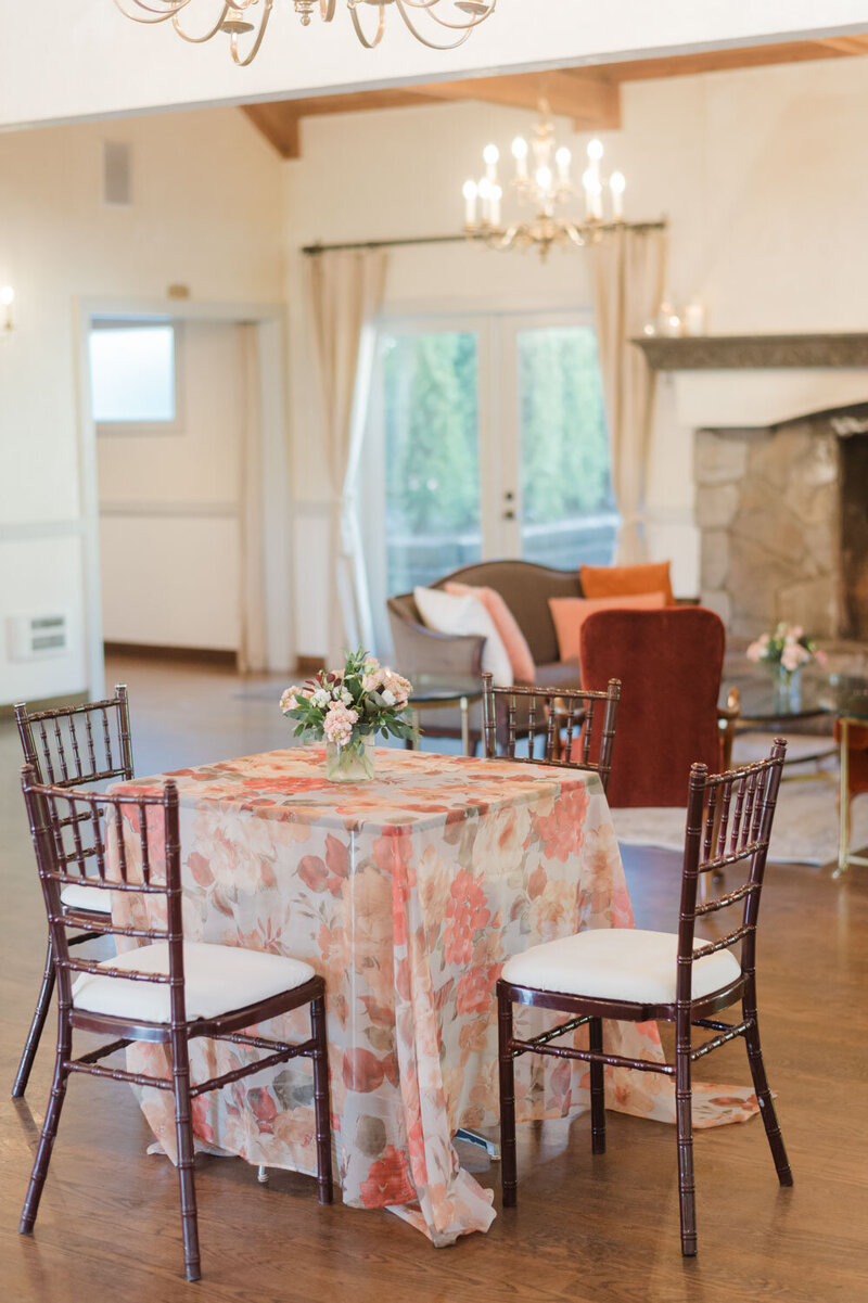 Reception table at the grand room in Chateau Lill