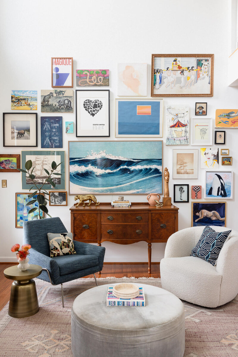 galler-wall-around-tv