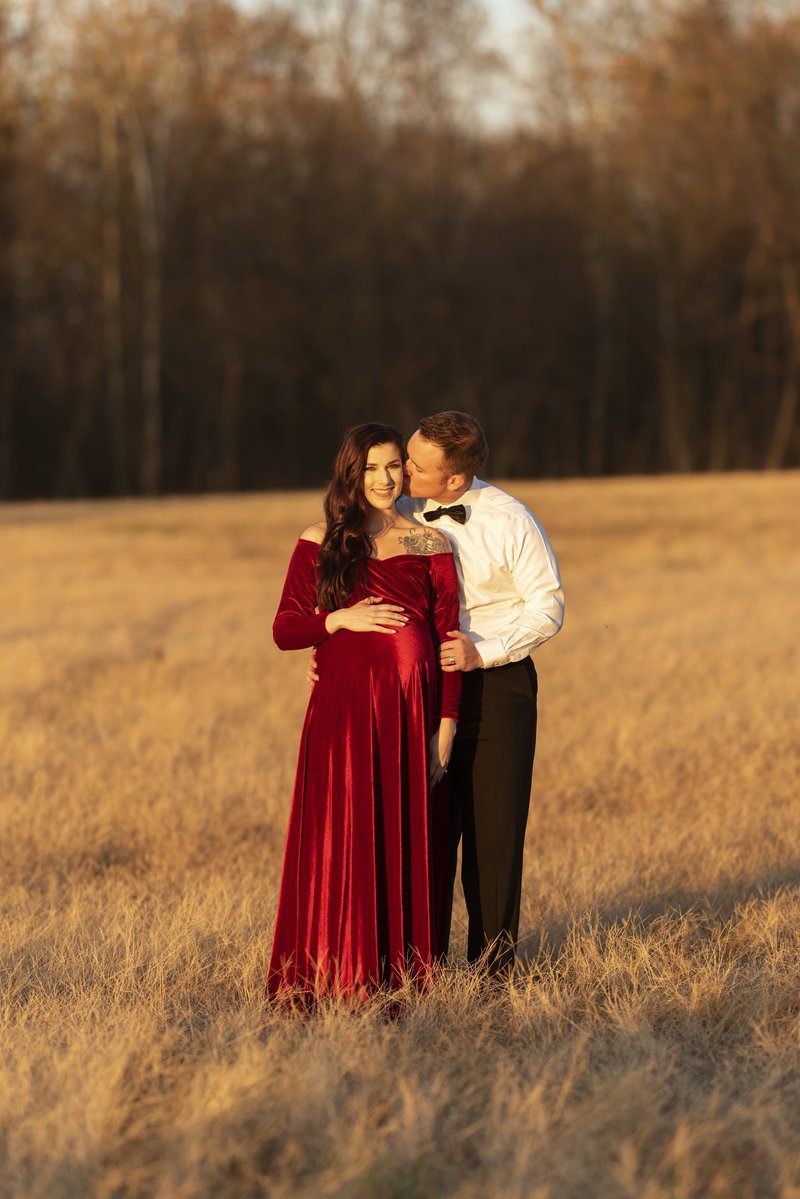 Stunning mountain view sunset maternity shoot - Lauren McCormick