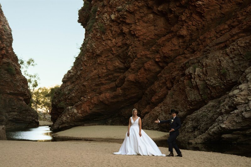 alice springs outback destination wedding photographer simpsons gap documentary photographer northern territory australia